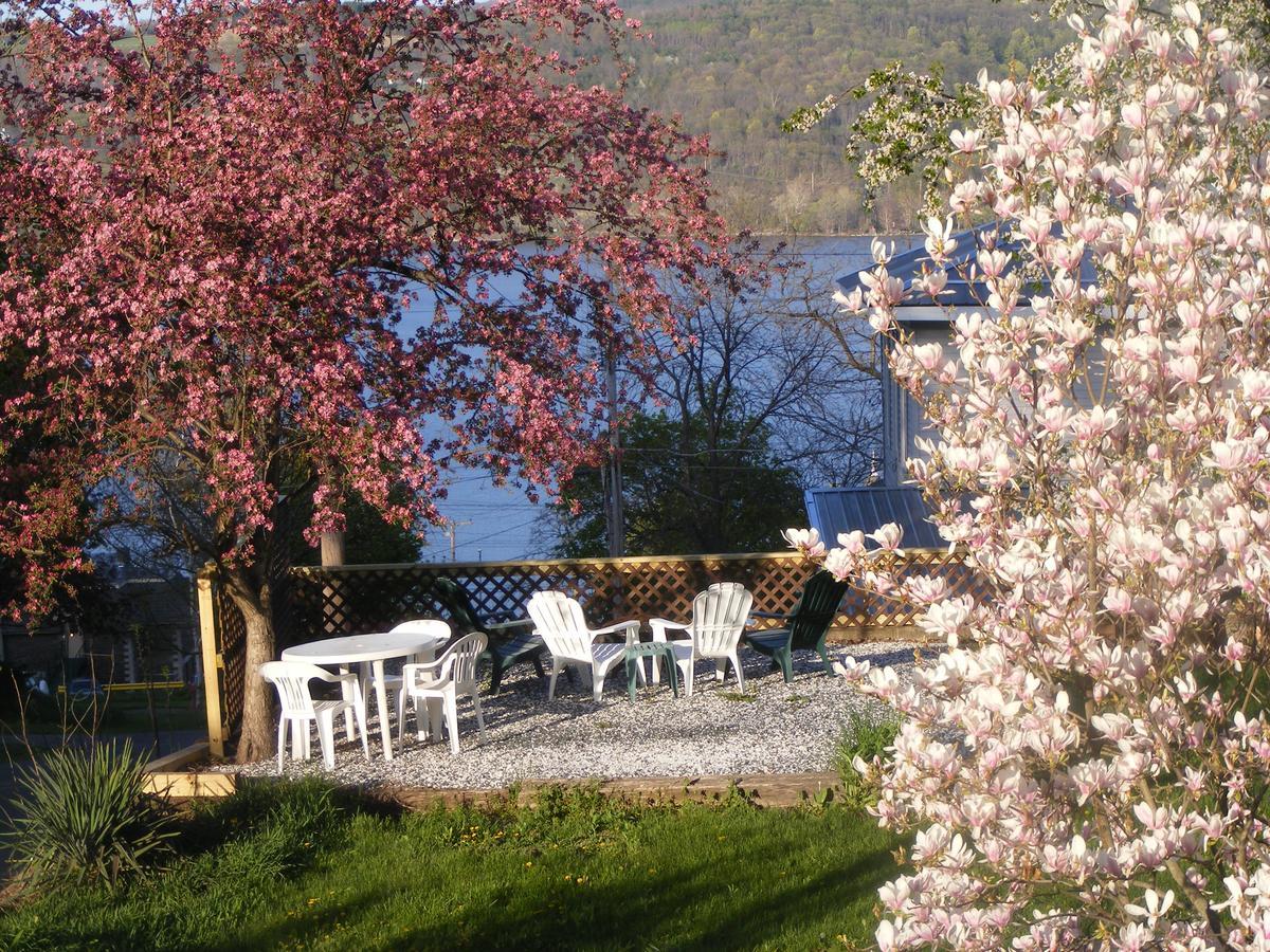 Lake Valley Legends B&B Уоткинс-Глен Экстерьер фото