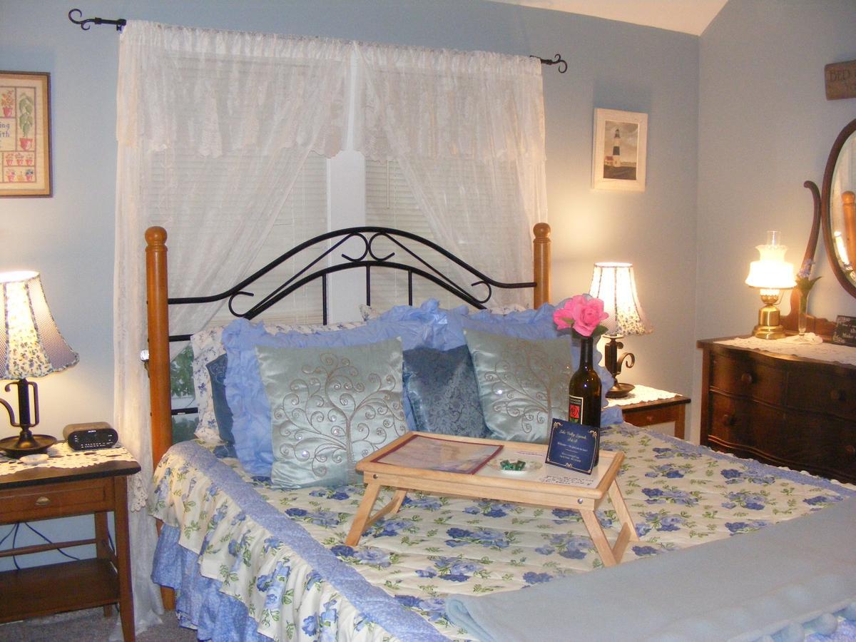 Lake Valley Legends B&B Уоткинс-Глен Экстерьер фото